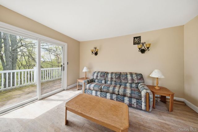 8 Chestnut Street W, Wurtsboro, NY 12790