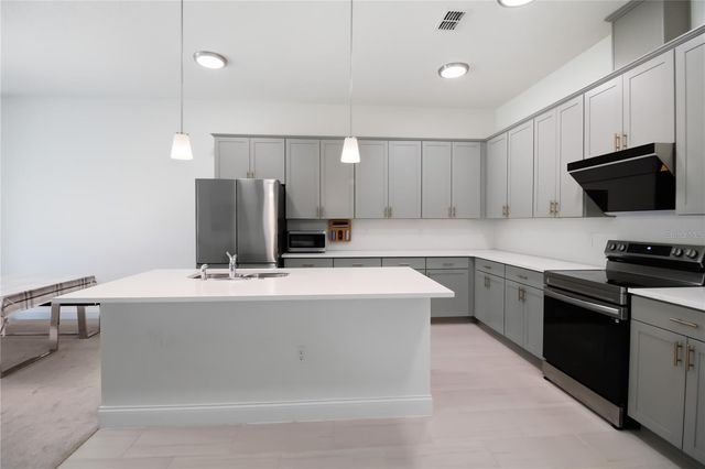 827 DENNIS AVENUE, Orlando, FL 32807