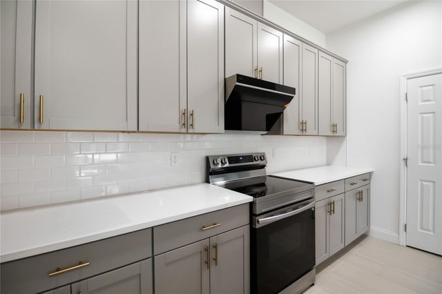 827 DENNIS AVENUE, Orlando, FL 32807