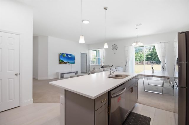 827 DENNIS AVENUE, Orlando, FL 32807