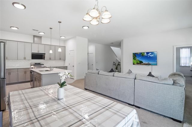 827 DENNIS AVENUE, Orlando, FL 32807