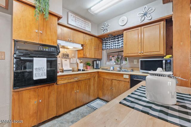 10 Lincoln Way, Sparks, NV 89431