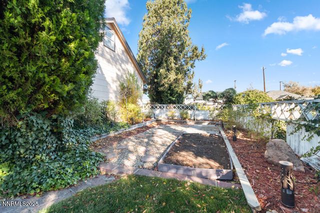 10 Lincoln Way, Sparks, NV 89431