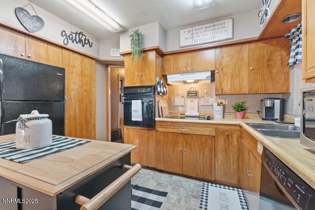 10 Lincoln Way, Sparks, NV 89431