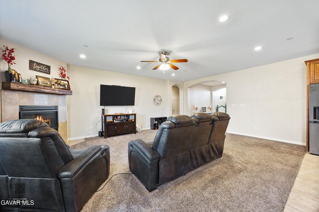 805 Mulberry Street, Tehachapi, CA 93561