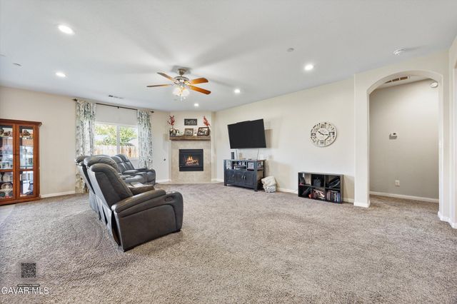 805 Mulberry Street, Tehachapi, CA 93561