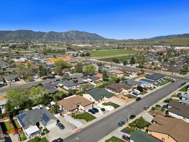 805 Mulberry Street, Tehachapi, CA 93561