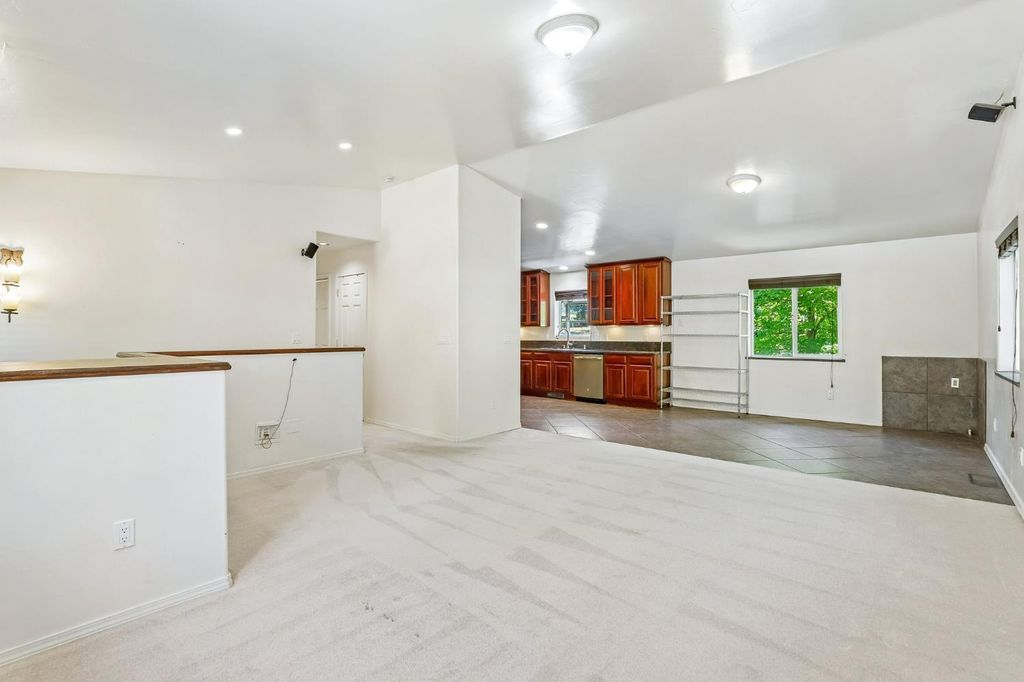 10819 Walker Dr, Grass Valley, CA 95945
