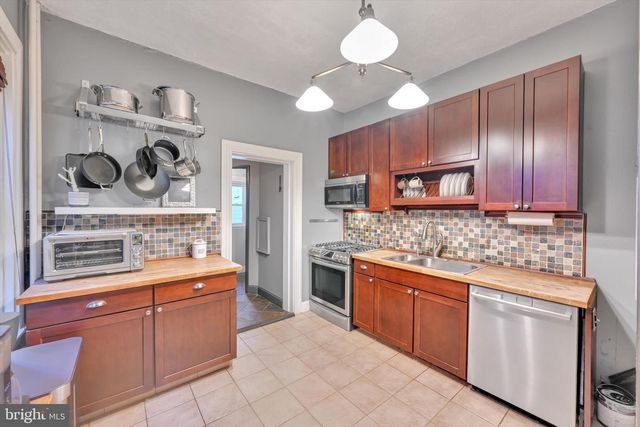 443 W JAMES ST, Lancaster, PA 17603