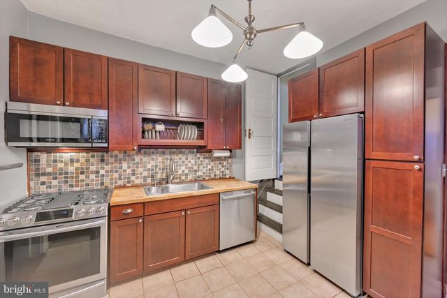 443 W JAMES ST, Lancaster, PA 17603