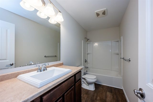 7194 Waltham Drive, Kalamazoo, MI 49009