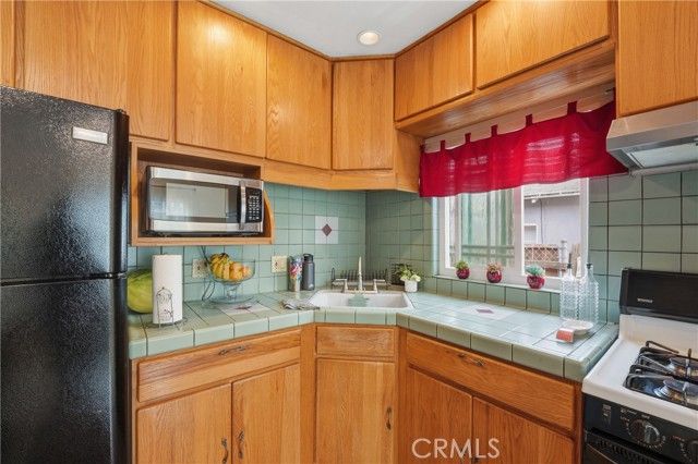 27 W Pleasant, Long Beach, CA 90805