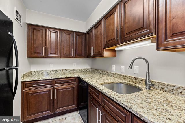 2012 ROLLINS DR, Alexandria, VA 22307