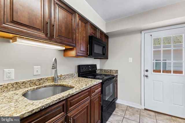 2012 ROLLINS DR, Alexandria, VA 22307