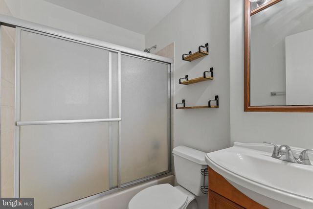 2012 ROLLINS DR, Alexandria, VA 22307