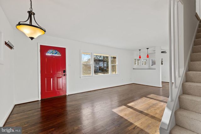 2012 ROLLINS DR, Alexandria, VA 22307