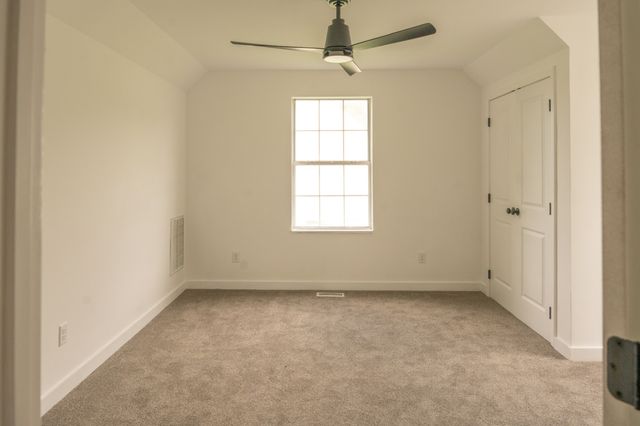 1001 Old East Side Rd, Burns, TN 37029