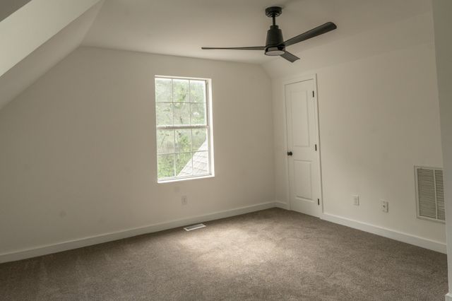 1001 Old East Side Rd, Burns, TN 37029