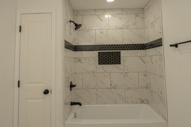 1001 Old East Side Rd, Burns, TN 37029