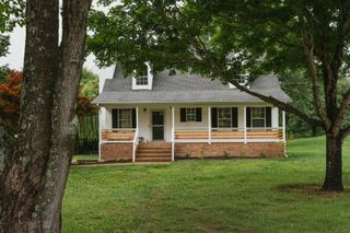 1001 Old East Side Rd, Burns, TN 37029