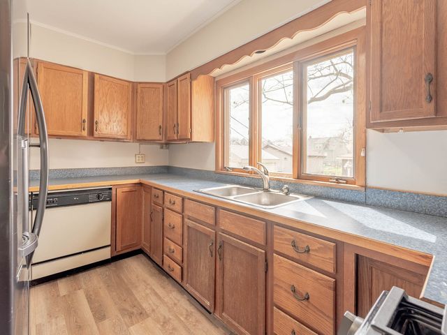 18032 Wildwood Avenue, Lansing, IL 60438