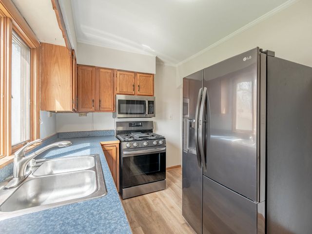 18032 Wildwood Avenue, Lansing, IL 60438