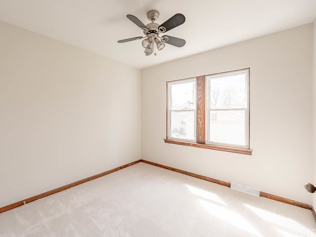 18032 Wildwood Avenue, Lansing, IL 60438