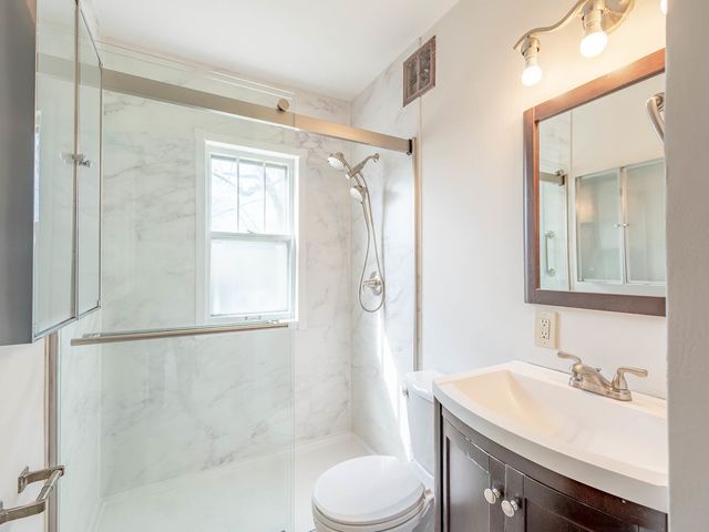 18032 Wildwood Avenue, Lansing, IL 60438