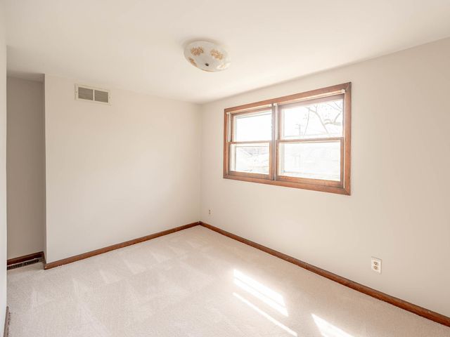 18032 Wildwood Avenue, Lansing, IL 60438