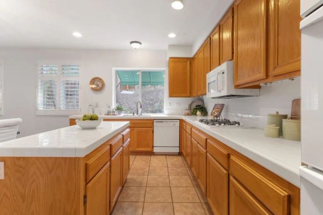 1577 Whispering Palm Drive, Oceanside, CA 92056