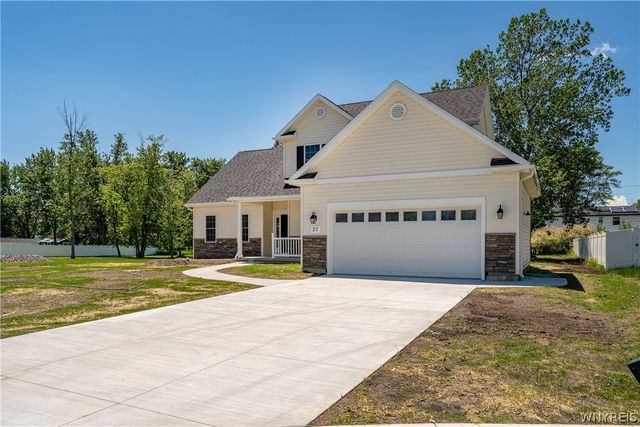 27 Veronica Drive, West Seneca, NY 14224