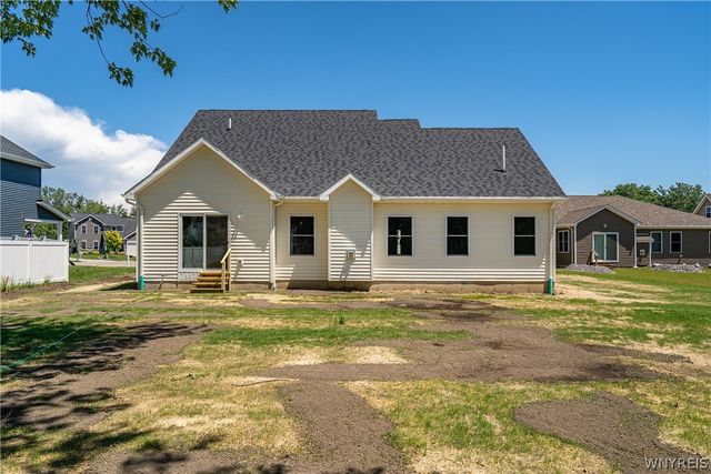 27 Veronica Drive, West Seneca, NY 14224