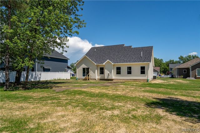 27 Veronica Drive, West Seneca, NY 14224