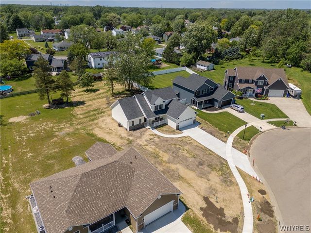27 Veronica Drive, West Seneca, NY 14224