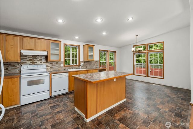 337 Redwood Street, Enumclaw, WA 98022