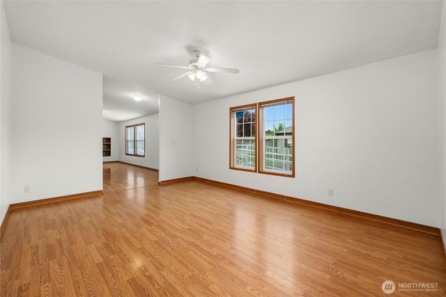 337 Redwood Street, Enumclaw, WA 98022