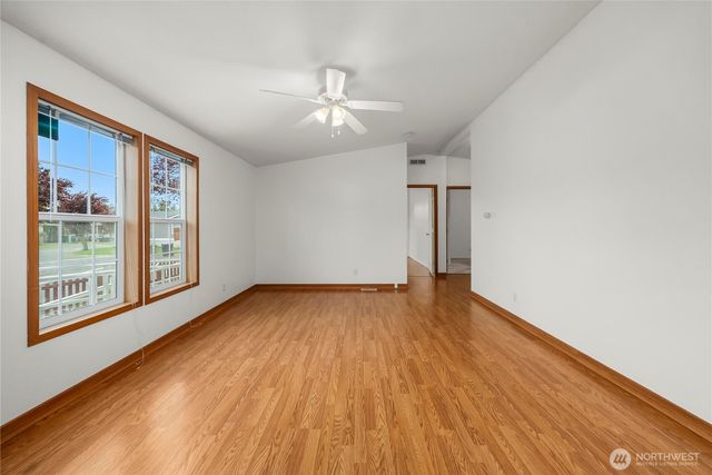 337 Redwood Street, Enumclaw, WA 98022