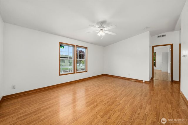 337 Redwood Street, Enumclaw, WA 98022