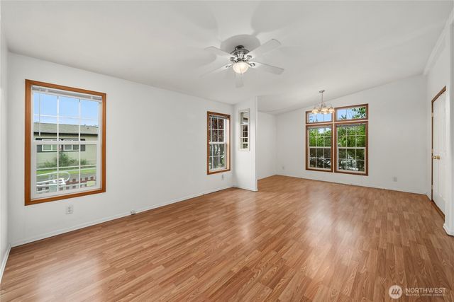 337 Redwood Street, Enumclaw, WA 98022