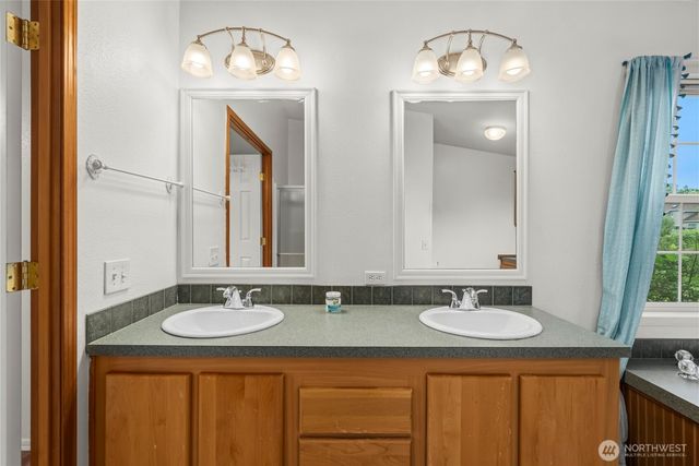 337 Redwood Street, Enumclaw, WA 98022