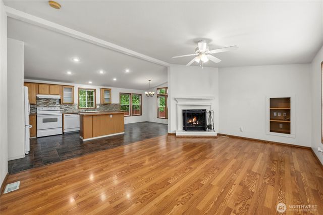 337 Redwood Street, Enumclaw, WA 98022
