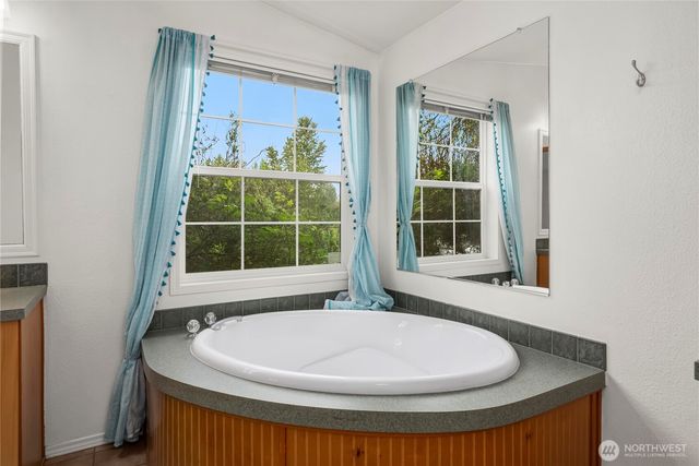 337 Redwood Street, Enumclaw, WA 98022