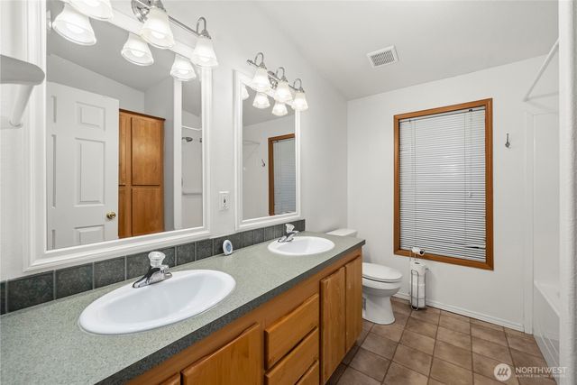 337 Redwood Street, Enumclaw, WA 98022