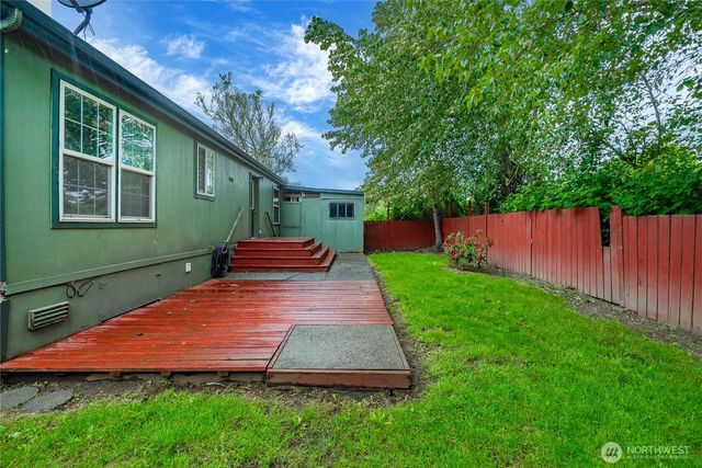 337 Redwood Street, Enumclaw, WA 98022