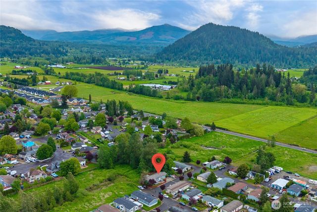 337 Redwood Street, Enumclaw, WA 98022