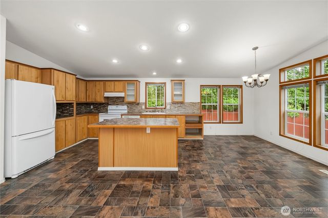 337 Redwood Street, Enumclaw, WA 98022