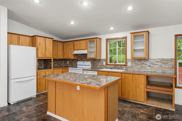 337 Redwood Street, Enumclaw, WA 98022