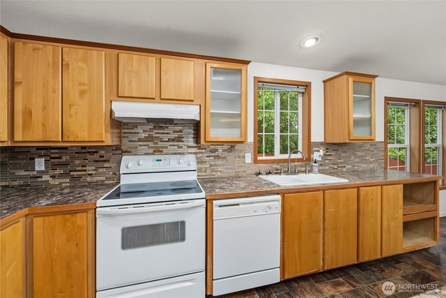 337 Redwood Street, Enumclaw, WA 98022