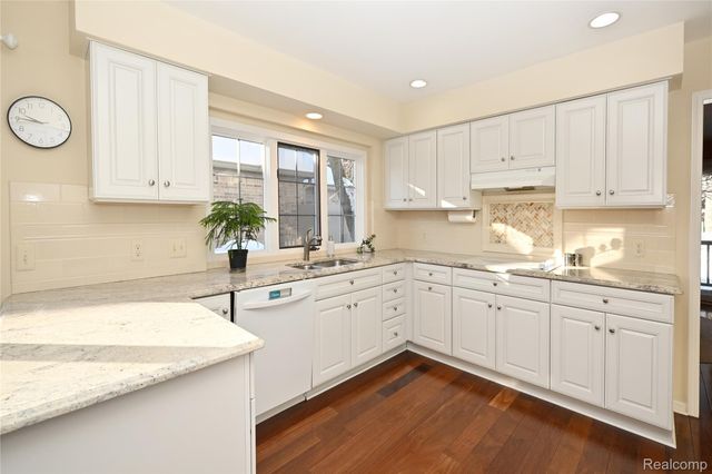 32095 SPRUCE Lane 50, Beverly Hills Village, MI 48025