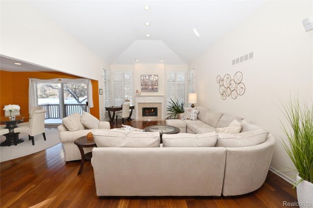 32095 SPRUCE Lane 50, Beverly Hills Village, MI 48025